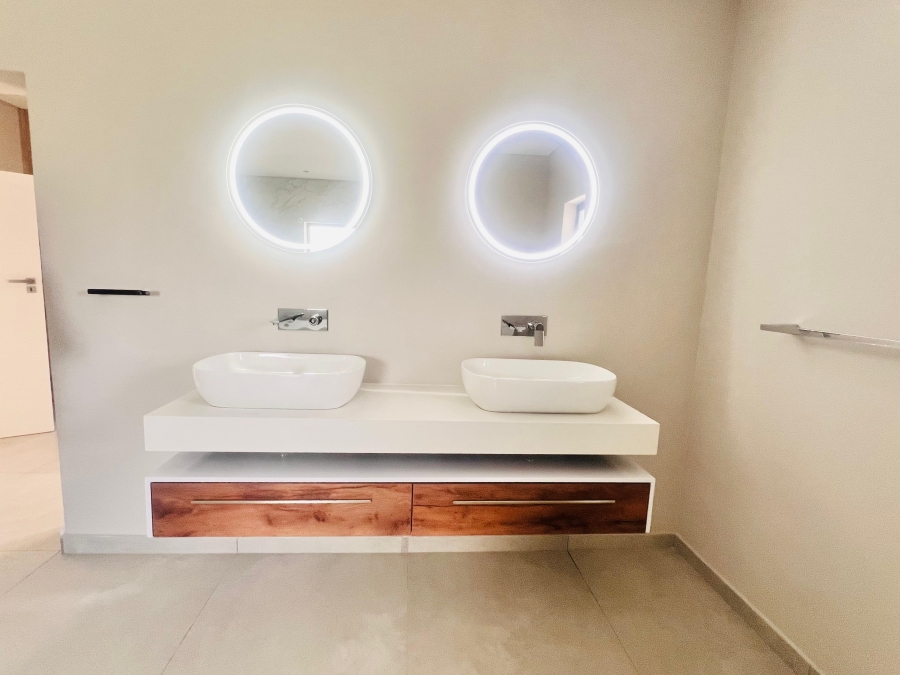 5 Bedroom Property for Sale in Myburgh Park Western Cape